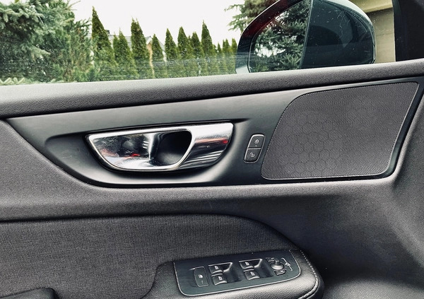 Volvo V60 cena 69900 przebieg: 183000, rok produkcji 2019 z Niemodlin małe 781